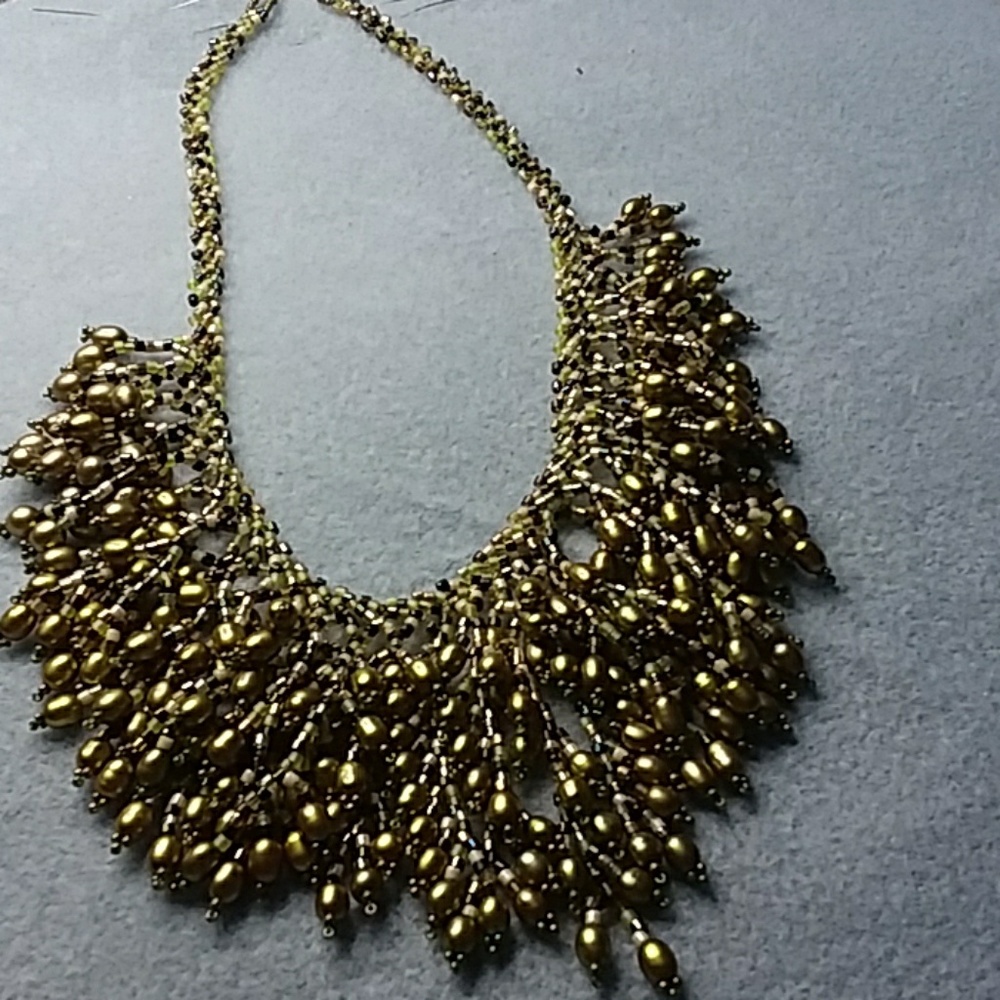Beautiful olivine freshwater pearl fringed necklac